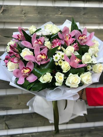 Букет цветов из: Розы и Хризантемы в Селижарово