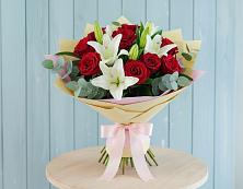 Букет цветов из:  Лилии и Розы в Селижарово