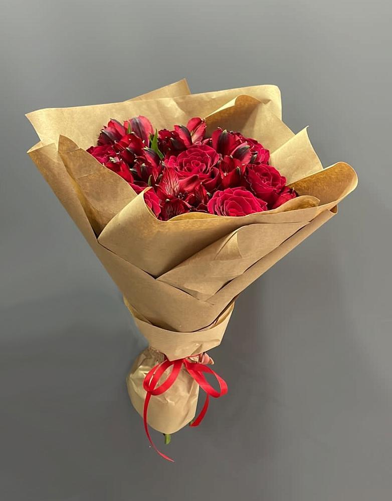 Букет цветов из: Альстромерии и Розы в Селижарово