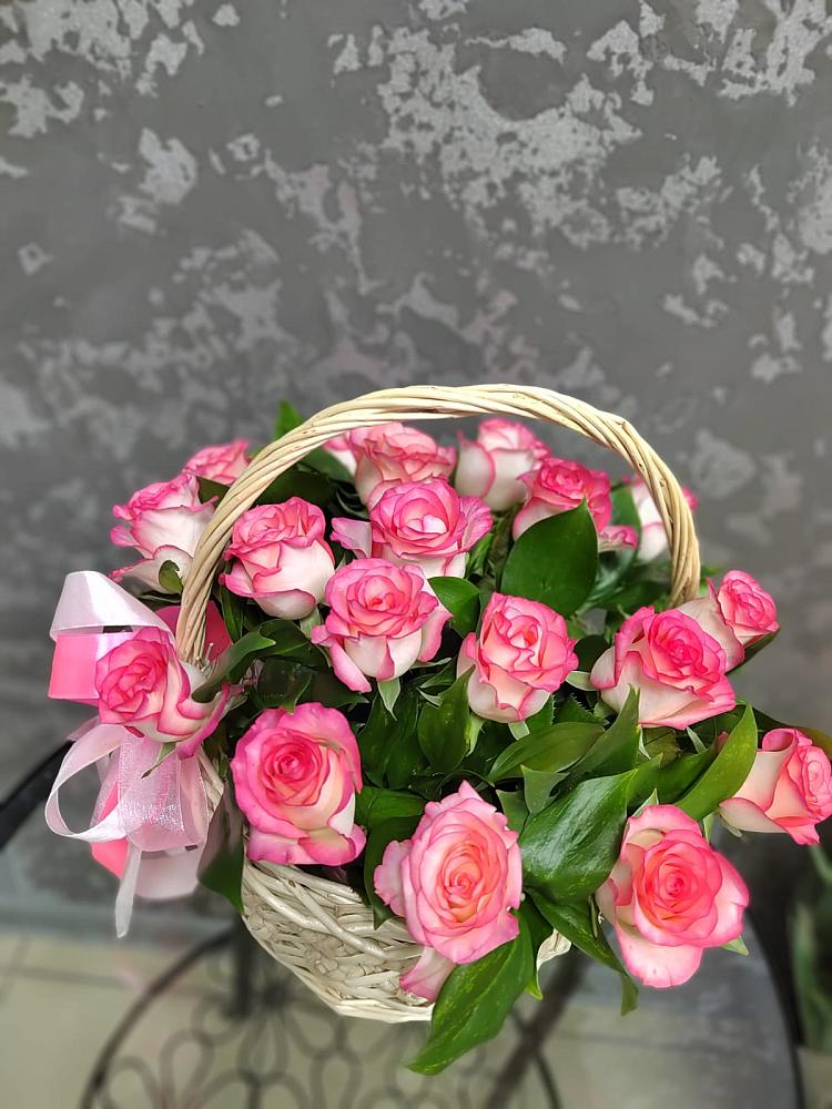 Цветочная композиция из Розы в корзине в Селижарово