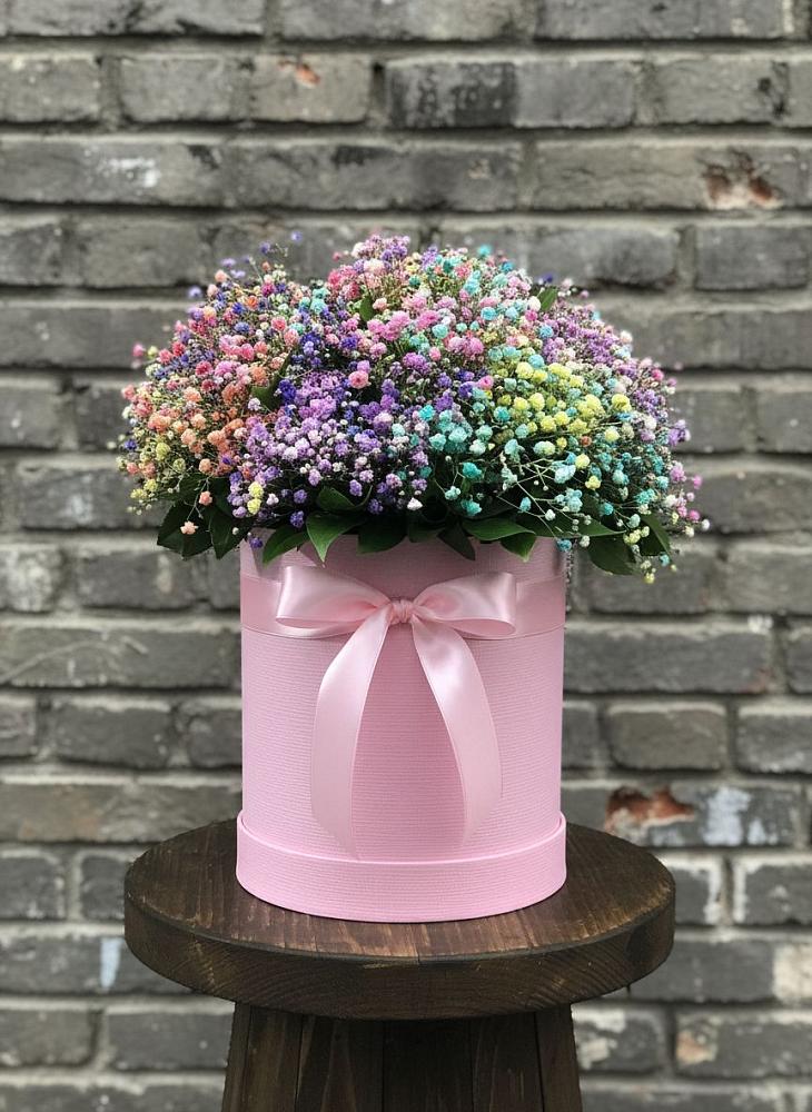 Цветочная композиция из Гипсофила и Розы в шляпной коробке в Селижарово