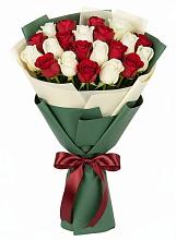 Букет Микс из красных и белых роз в Селижарово