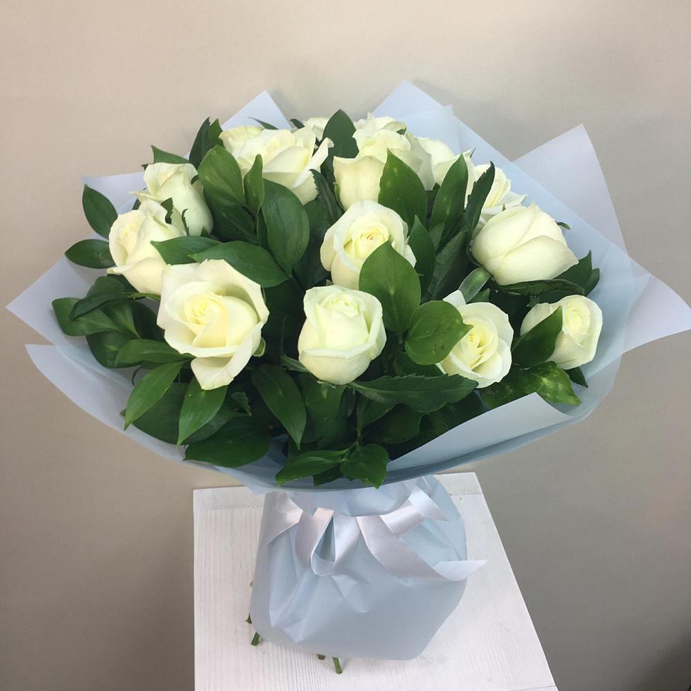 Букет 15 Белых роз Проуд в Селижарово