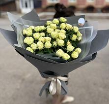 Букет Белые кустовые розы Солинеро в Селижарово