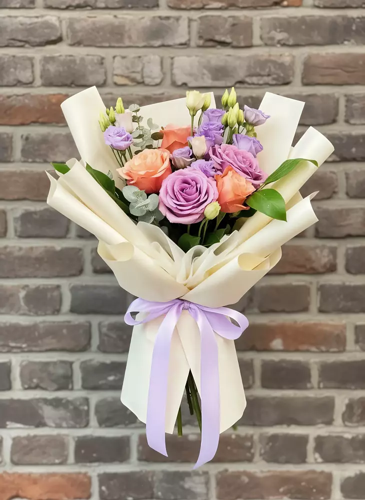 Букет цветов из: Лизиантусы и Розы в Селижарово