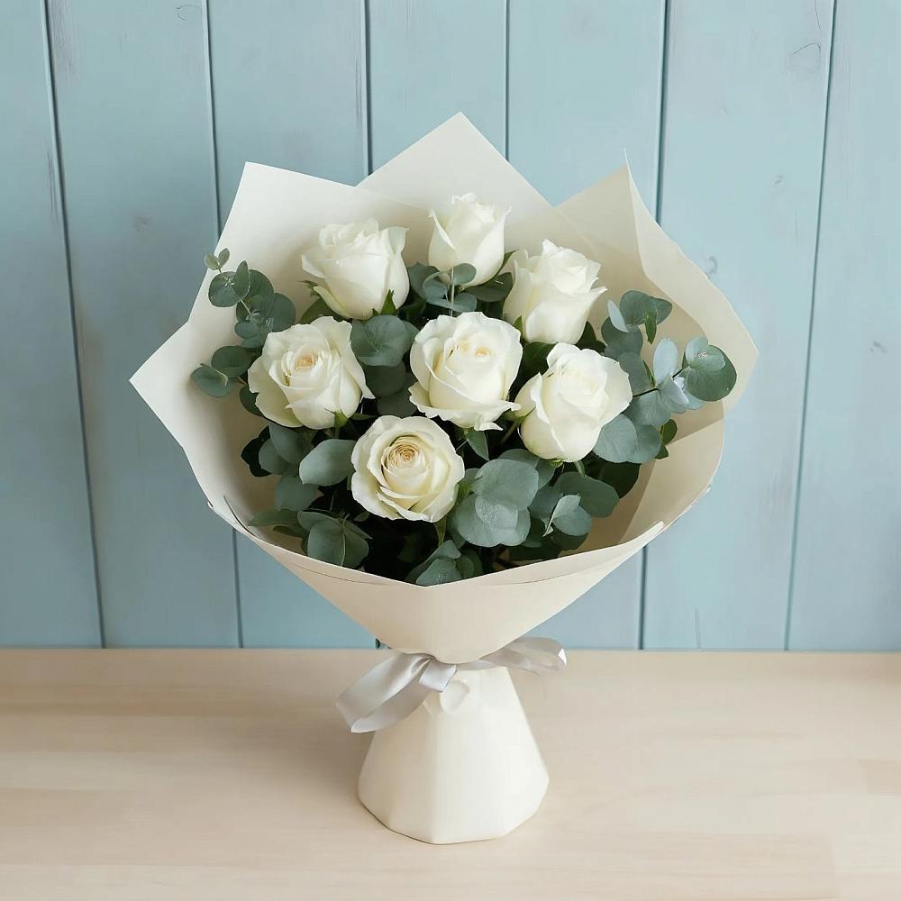 Букет Белые розы в Эвкалипте в Селижарово