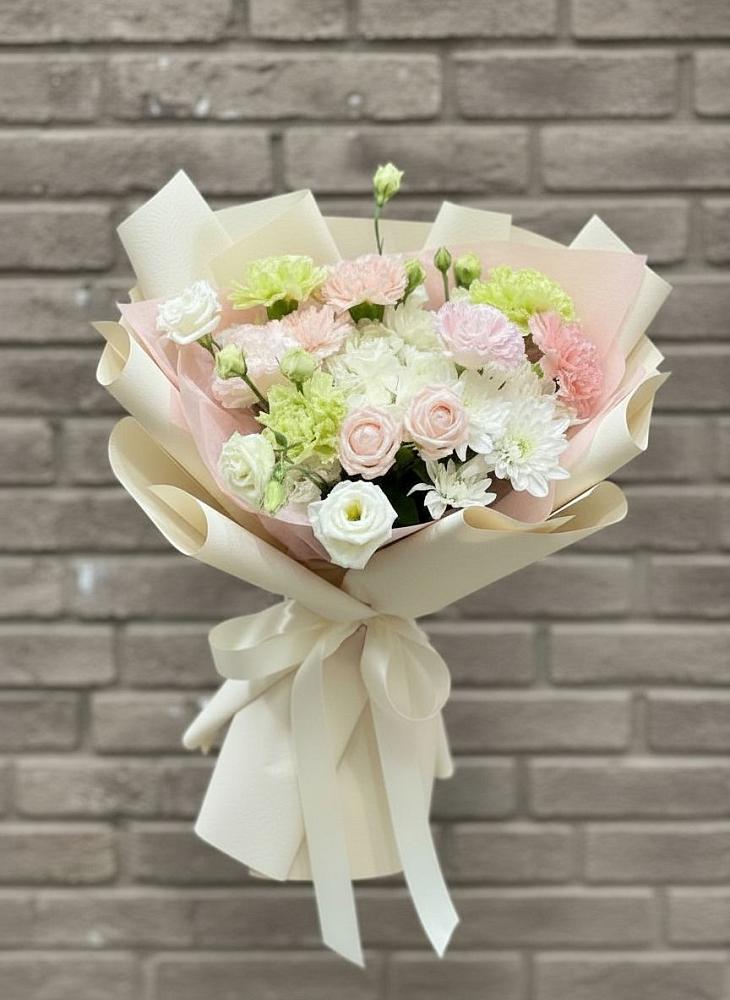 Букет цветов из: Гвоздики, Розы, Лизиантусы и Хризантемы в Селижарово