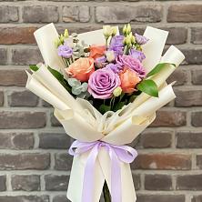 Букет цветов из:  Лизиантусы и Розы в Селижарово