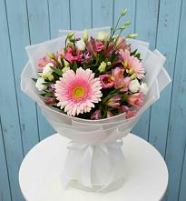 Букет цветов из:  Герберы, Альстромерии и Лизиантусы в Селижарово