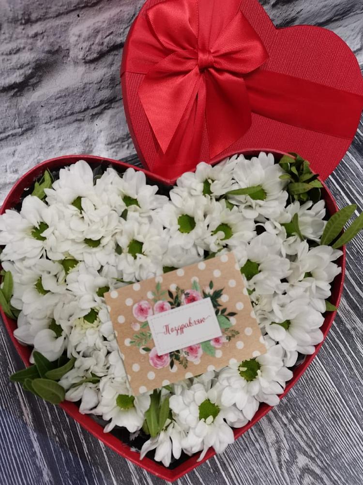 Цветочная композиция из Хризантемы в виде сердца в Селижарово