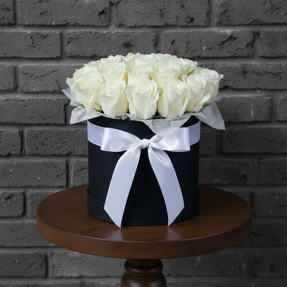 Цветочная композиция из Розы в шляпной коробке в Селижарово