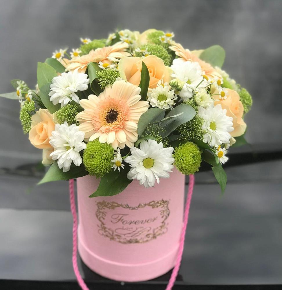 Цветочная композиция из Розы, Герберы и Хризантемы в шляпной коробке в Селижарово