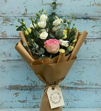 Букет цветов из:  Розы и Лизиантусы в Селижарово