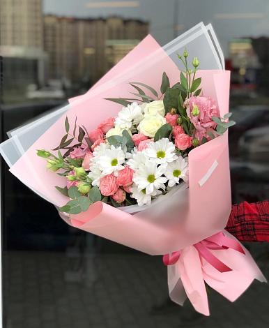 Букет цветов из: Розы, Лизиантусы и Хризантемы в Селижарово