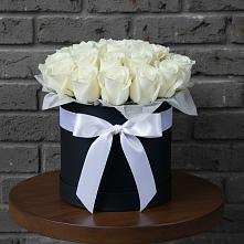 Цветочная композиция из Розы в шляпной коробке в Селижарово